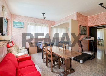 Sala da pranzo - Villa Via Campagnetta
 
10, Castelveccana - foto 15