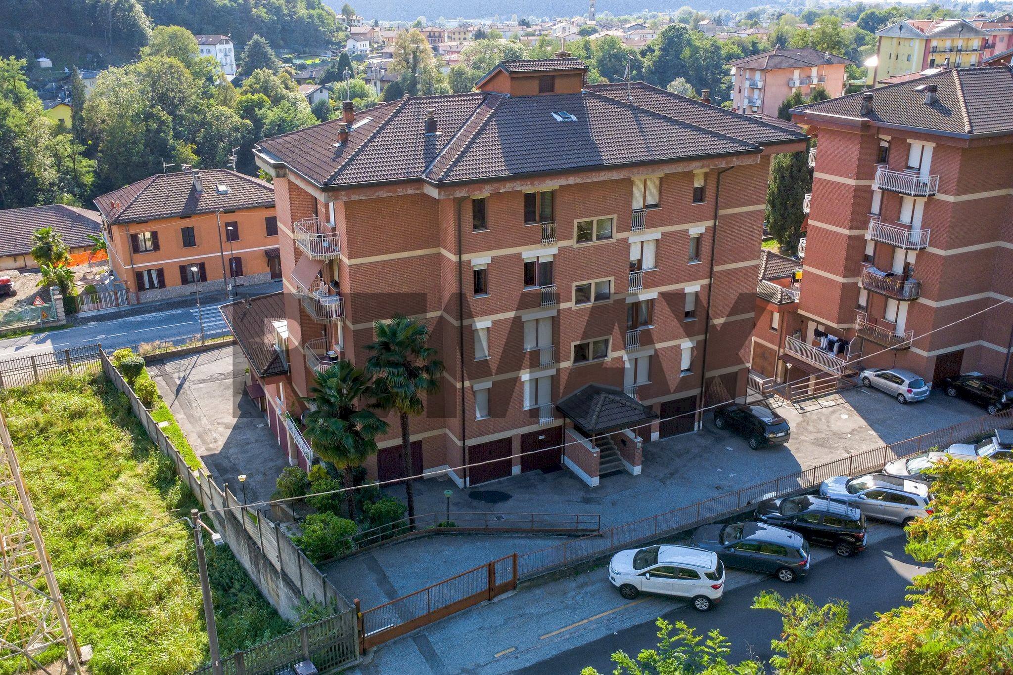 Edificio all\'aperto - Bilocale via Creva
 
110, Luino - foto 1
