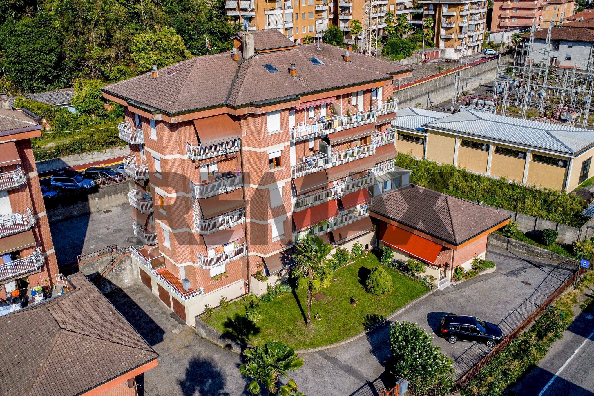 Edificio all\'aperto - Bilocale via Creva
110, Luino - foto 2