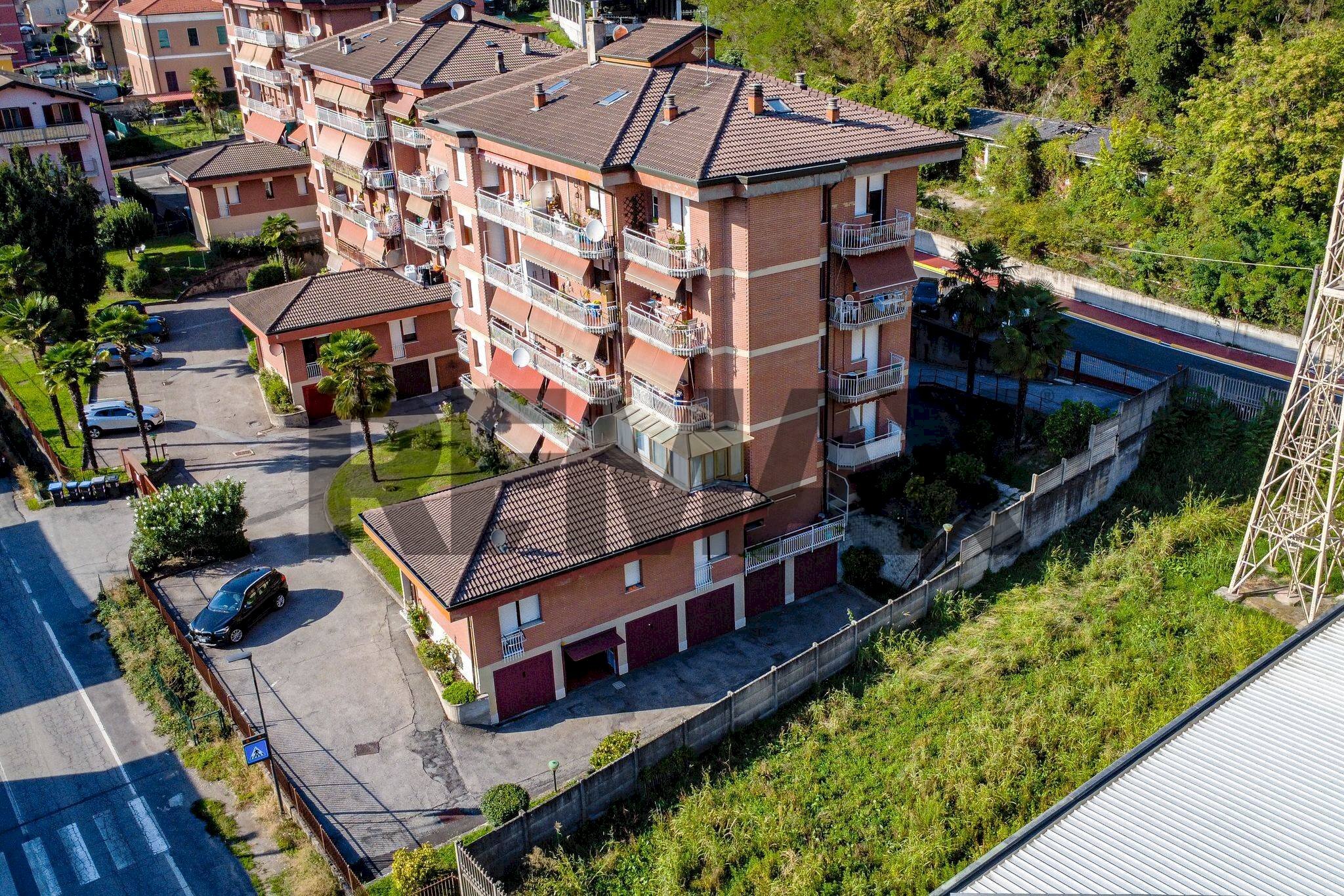 Edificio all\'aperto - Bilocale via Creva
110, Luino - foto 3