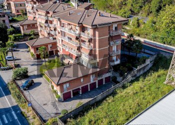 Edificio all\'aperto - Bilocale via Creva
 
110, Luino - foto 3