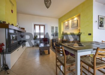 Sala da pranzo - Trilocale Via Alemagna
 
7, Barasso - foto 3