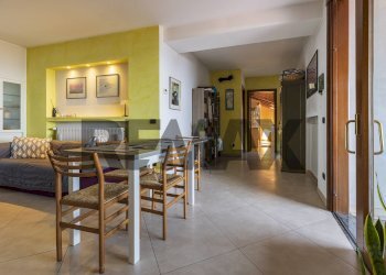 Sala da pranzo - Trilocale Via Alemagna
 
7, Barasso - foto 4
