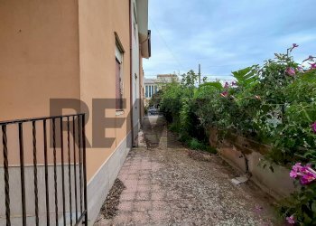 Balcone - Casa semi indipendente Villaggio delle Conchiglie
 
16, Augusta - foto 6