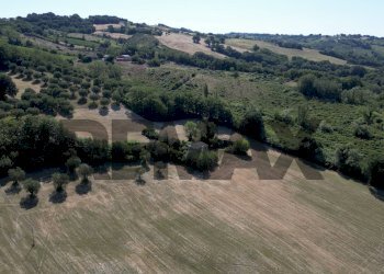 Vista delle montagne - Terreno agricolo Via Follonica
 
4, Cupramontana - foto 2