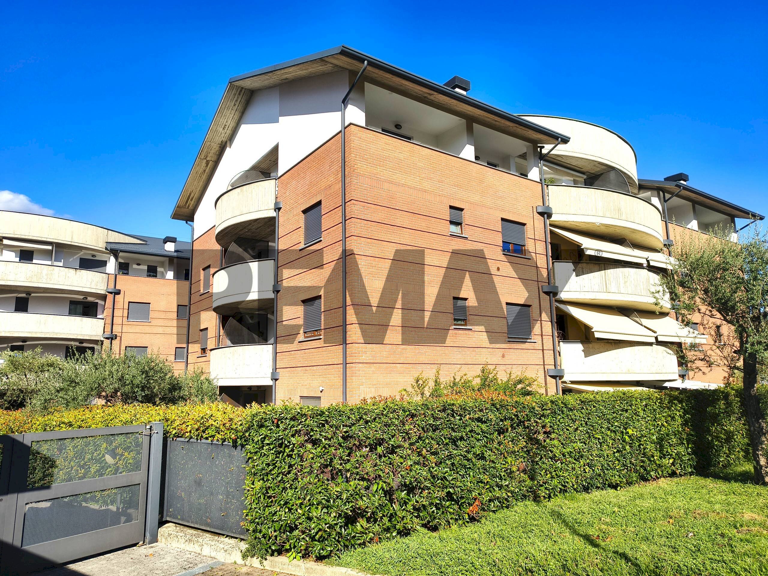 Edificio all\'aperto - Trilocale via Galileo Galilei
 
23, Costa Masnaga - foto 1