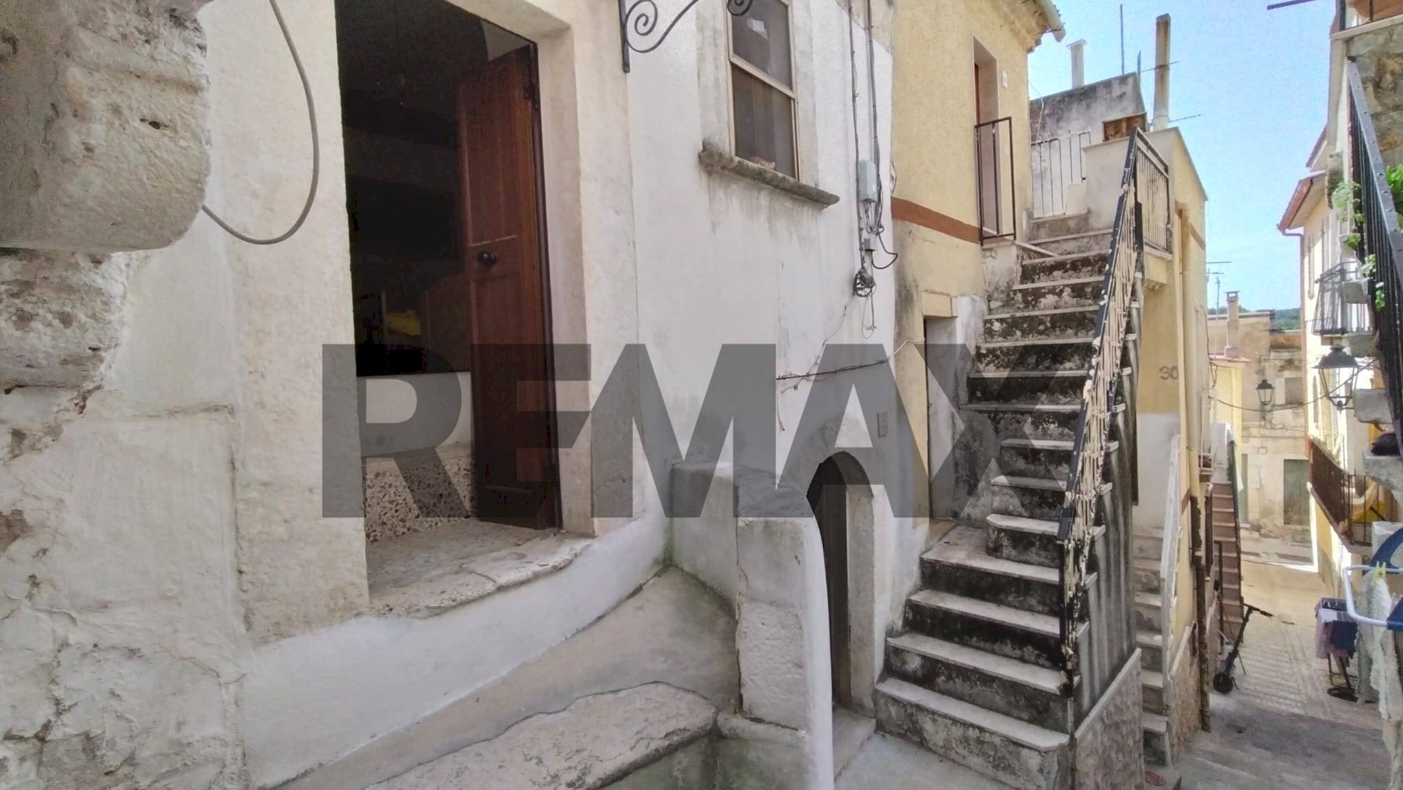 Edificio all\'aperto - Casa indipendente Via Famiglia Marchetti
 
20-22, Ischitella - foto 1