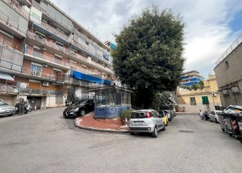 Edificio all\'aperto - Appartamento Via Ponti Rossi
 
188, Napoli - foto 4