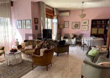 Sala da pranzo - Appartamento Via Ponti Rossi
 
188, Napoli - foto 6