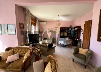 Sala da pranzo - Appartamento Via Ponti Rossi
 
188, Napoli - foto 7