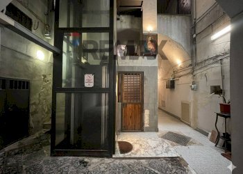 Ricezione / Lobby - Quadrilocale Vico Lungo Sant'Antonio Abate
 
13, Napoli - foto 4