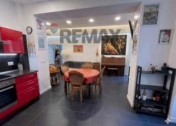 Sala da pranzo - Quadrilocale Vico Lungo Sant'Antonio Abate
 
13, Napoli - foto 9