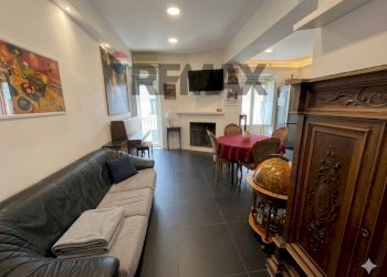 Sala da pranzo - Quadrilocale Vico Lungo Sant'Antonio Abate
 
13, Napoli - foto 10