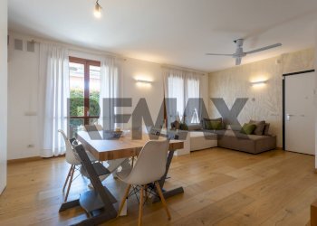 Sala da pranzo - Quadrilocale Pierre De Cubertine
 
6, Cavenago di Brianza - foto 3
