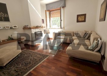 Soggiorno - Villa Via Dante Aligheri
 
91, Broni - foto 9