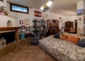 Camera / camera da letto - Casa semi indipendente via ventiquattresima strada
 
21/a, Labico - foto 4