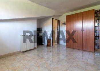 Stanza vuota - Casa semi indipendente via ventiquattresima strada
 
21/a, Labico - foto 19