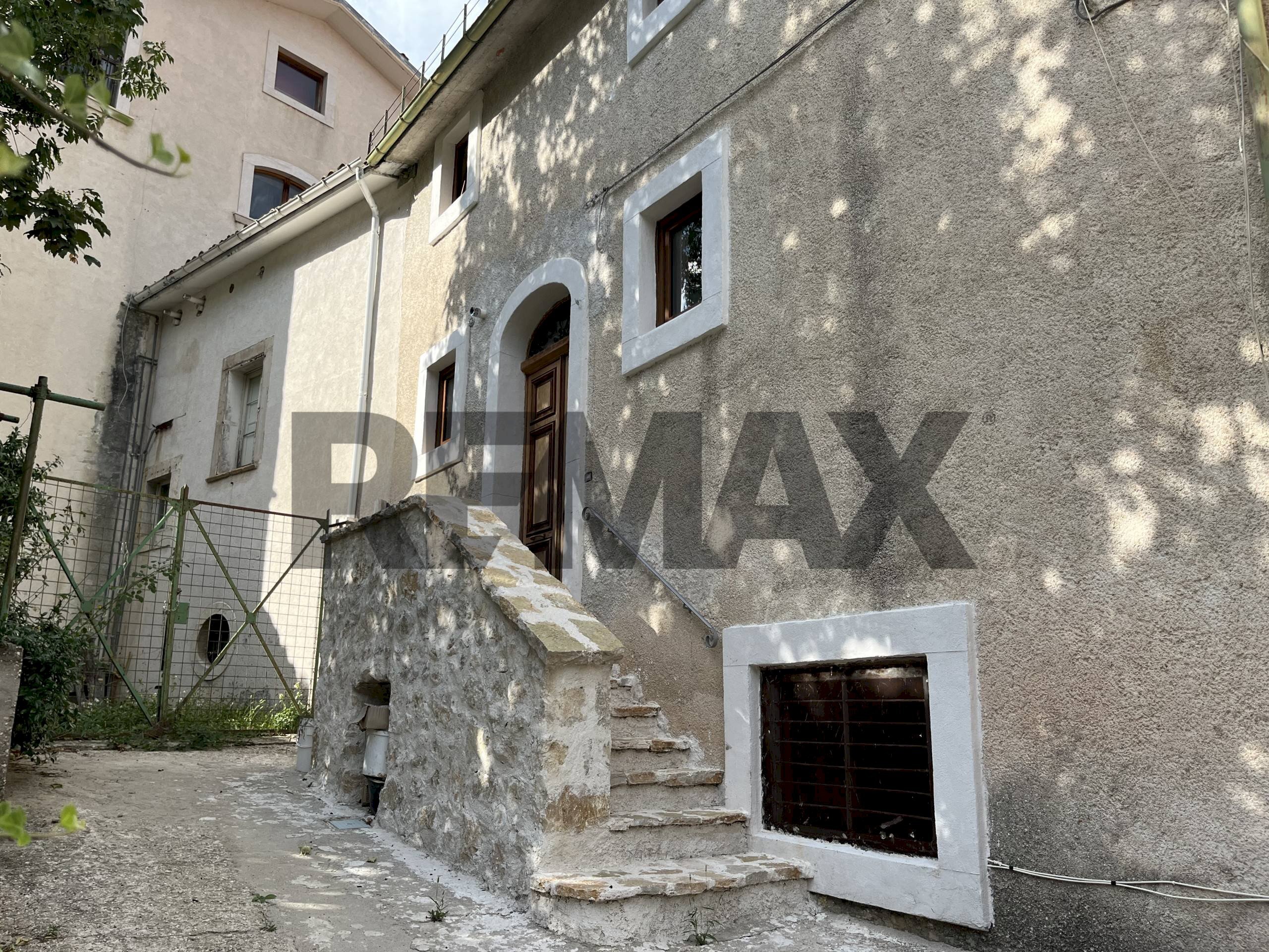 Edificio all\'aperto - Casa indipendente Via Piazza Plebiscito
 
51, Civitella Alfedena - foto 2