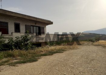 Casa all\'aperto - Appartamento contrada Cordano
 
17, Loreto Aprutino - foto 1