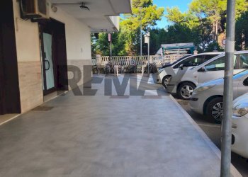 Edificio all\'aperto - Trilocale via lago di como
 
1, Montesilvano - foto 5