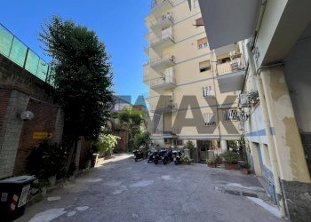 Edificio all\'aperto - Attico Via Michelangelo Da Caravaggio
 
45, Napoli - foto 5