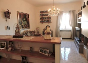 Salone - Appartamento via San Pier d'Arena, 18, Genova (zona Sampierdarena) - foto 3