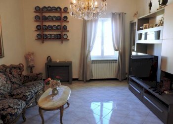 Salone - Appartamento via San Pier d'Arena, 18, Genova (zona Sampierdarena) - foto 4