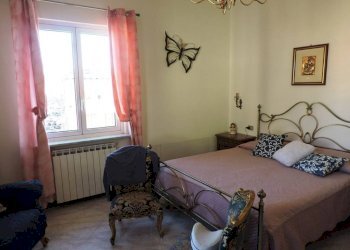 Camera da letto - Appartamento via San Pier d'Arena, 18, Genova (zona Sampierdarena) - foto 9