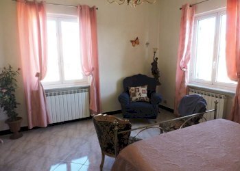 Camera da letto - Appartamento via San Pier d'Arena, 18, Genova (zona Sampierdarena) - foto 10