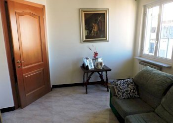 Salone - Appartamento via San Pier d'Arena, 18, Genova (zona Sampierdarena) - foto 12