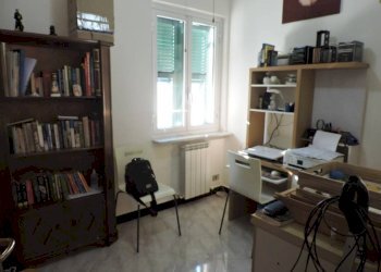 Camera da letto - Appartamento via San Pier d'Arena, 18, Genova (zona Sampierdarena) - foto 16