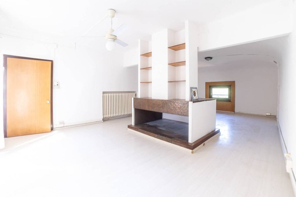 Salone - Trilocale via Galliera, 32, Bologna (zona Marconi) - foto 2
