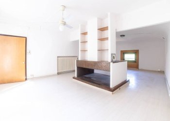 Salone - Three-room apartment via Galliera, 32, Bologna (neighborhood Marconi) - photo 2