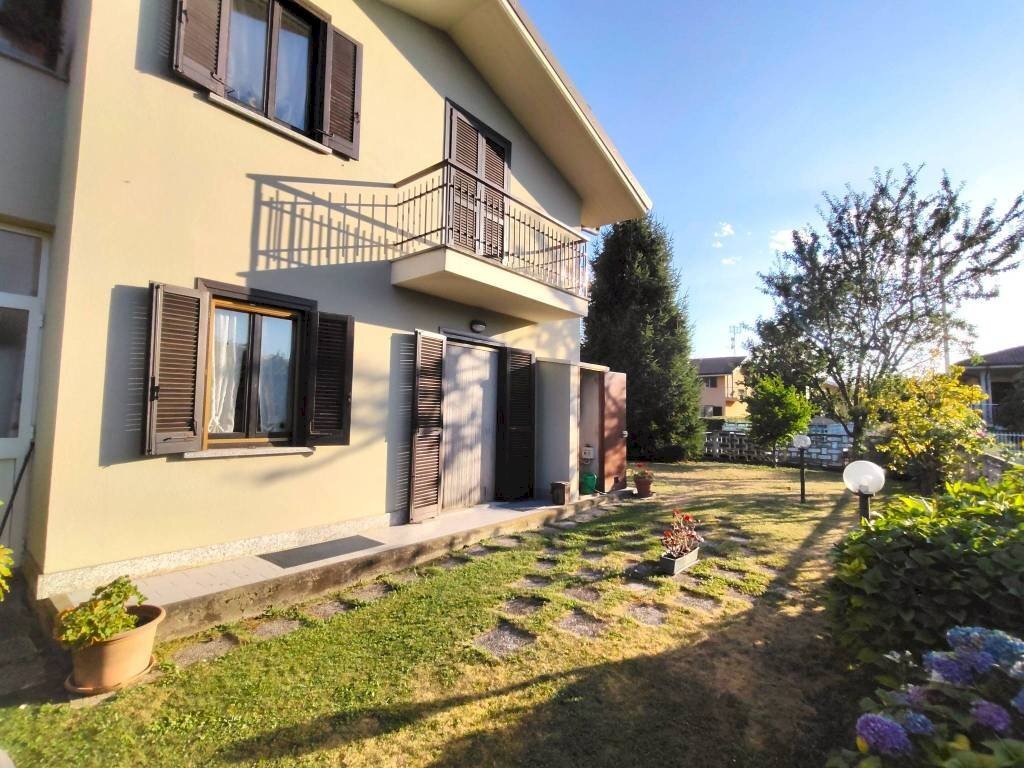 Facciata - Villa a Schiera frazione Roata Rossi, Cuneo - foto 2