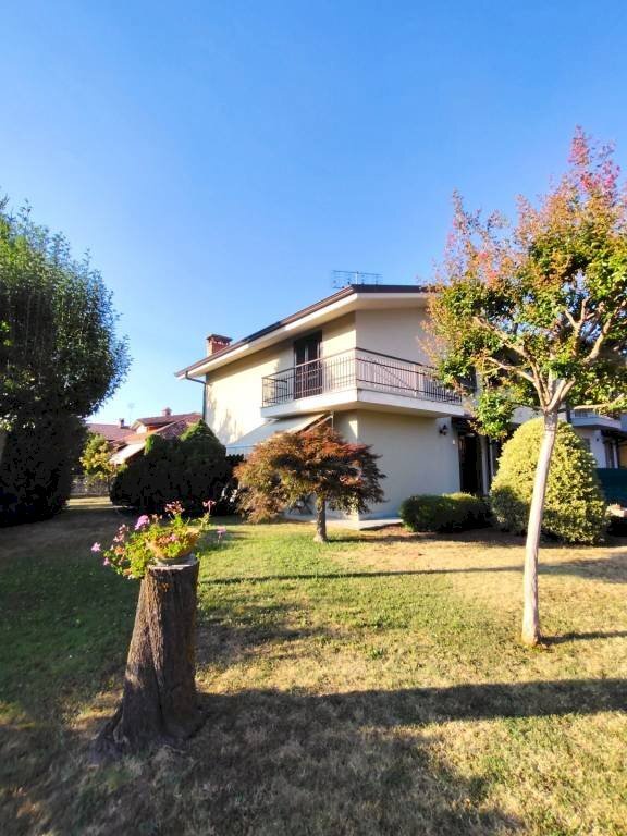 Giardino - Villa a Schiera frazione Roata Rossi, Cuneo - foto 3