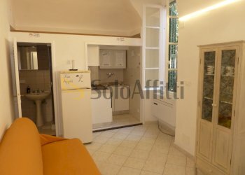 Soggiorno con angolo cottura - Appartamento Via Luca Spinola 13, Sanremo - foto 1