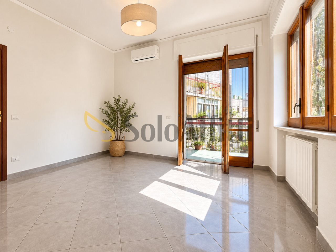 Soggiorno - Quadrilocale Piazza Francesco Muzii, Napoli (zona Arenella) - foto 3