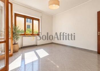 Soggiorno - Quadrilocale Piazza Francesco Muzii, Napoli (zona Arenella) - foto 4