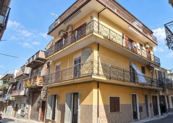 01 - Prospetto esterno angolare - Appartamento Via Bari 134, Paternò - foto 1