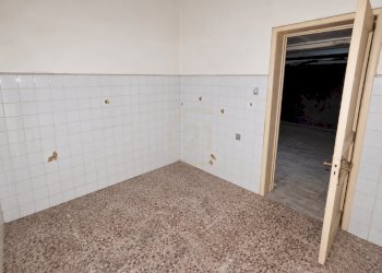 06 - Cucina 2 - Appartamento Via Bari 134, Paternò - foto 6