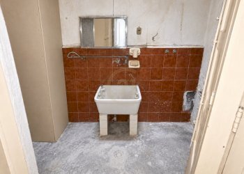 15 - Pozzo luce - lavanderia 2 - Appartamento Via Bari 134, Paternò - foto 15