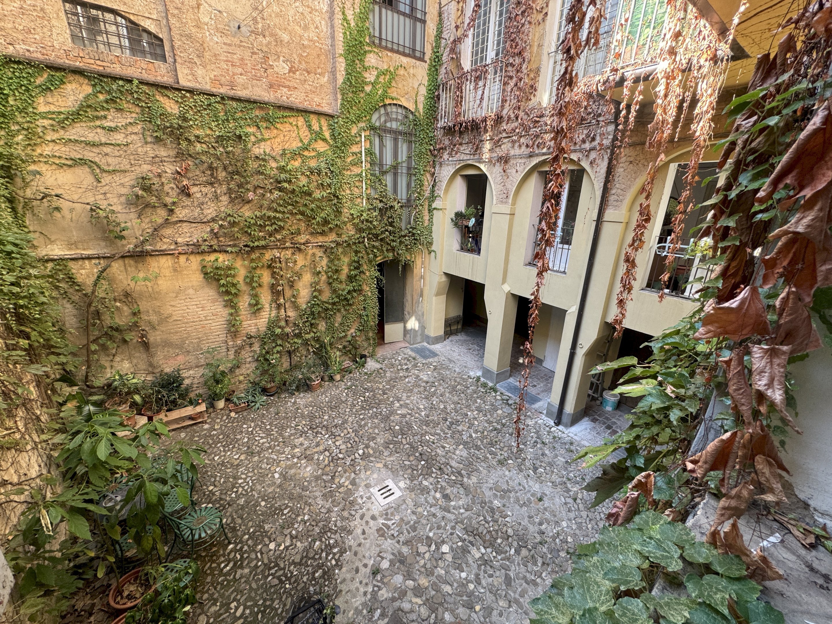 ESTERNO - Trilocale VIA D'AZEGLIO, Bologna (zona Centro Storico) - foto 1