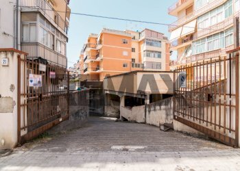Edificio all\'aperto - Box Via Ludovico Ariosto
 
21, Acireale - foto 1