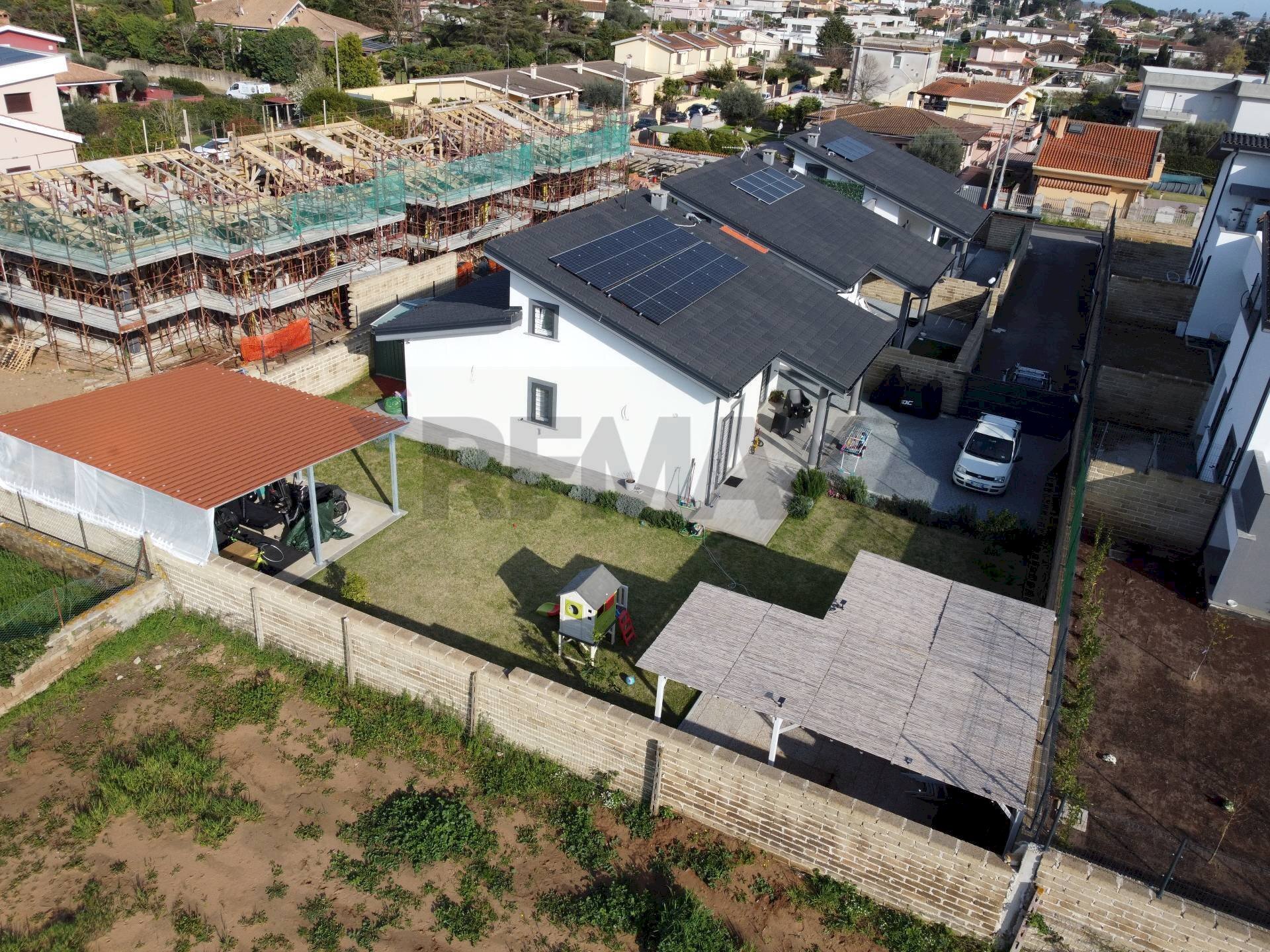 Edificio all\'aperto - Villa via Solferino ang via Peschiera
snc, Anzio - foto 3