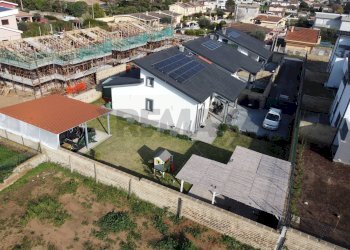 Edificio all\'aperto - Villa via Solferino ang via Peschiera
 
snc, Anzio - foto 3