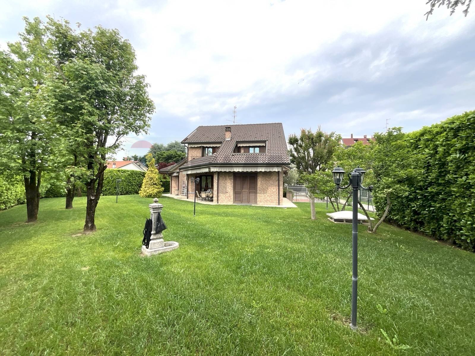 Casa all\'aperto - Villa Via Enrico Toti
 
350, Caronno Pertusella - foto 1