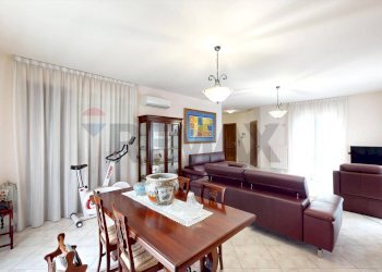 Sala da pranzo - Villa Via Enrico Toti
 
350, Caronno Pertusella - foto 5