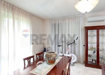 Sala da pranzo - Villa Via Enrico Toti
 
350, Caronno Pertusella - foto 6