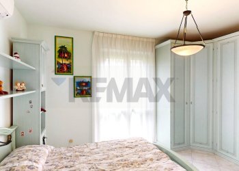 Camera / camera da letto - Villa Via Enrico Toti
 
350, Caronno Pertusella - foto 16