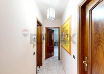 Hall / corridoio - Villa Via Enrico Toti
 
350, Caronno Pertusella - foto 19